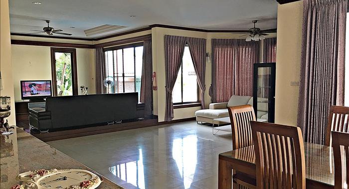 Beautiful 2-storey House with Pool Pattaya Thani, Bang Lamung, Chonburi